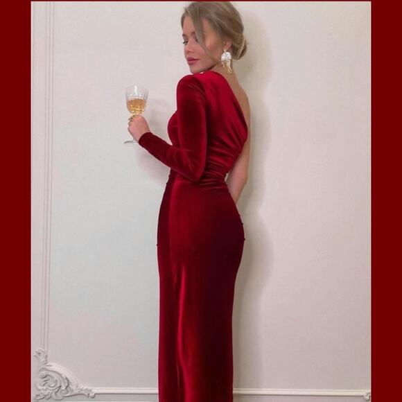 NEW Boutique Red Velvet One Shoulder Ruched Slit Glam Holiday Evening Dress - Picture 3 of 8